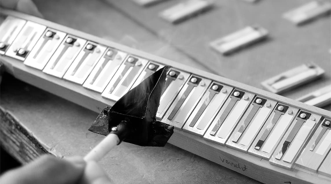 Stimmplatten in der Werkstatt